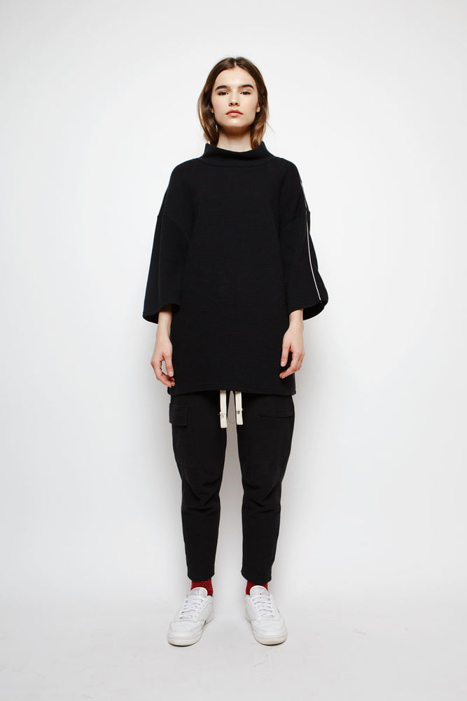 Muzca Essential Oversized Sweatshirt in Black Modest Ribbed Top with Long Sleeves and Embroidery in 100% Cotton