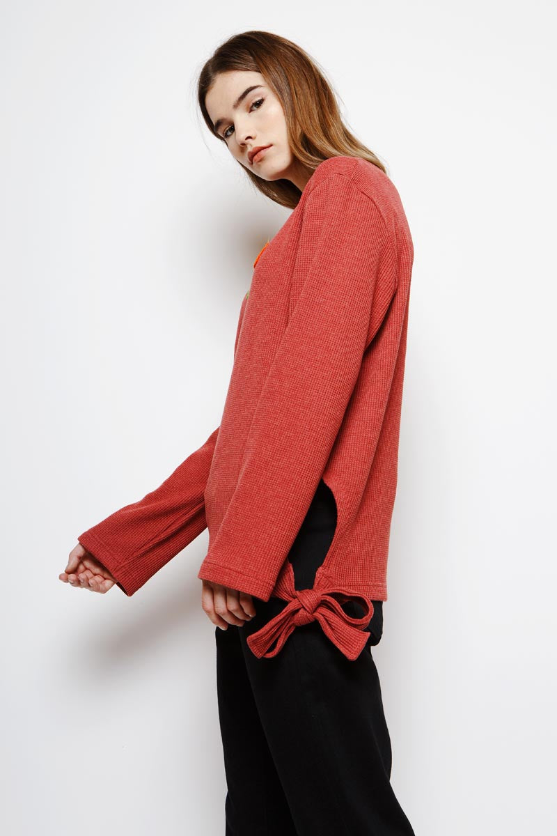 Muzca Fyou Sweatshirt Loose Fitting Red Sweater with Long Sleeves and Side Bow with Letter Prints in 100% Cotton