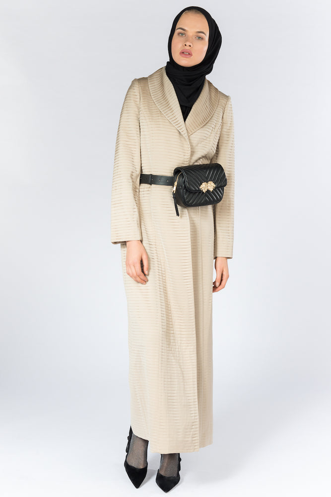 FERADJE Modest Women Royal Abaya in golden beige with collar and elegant pleated abraham fabric. It is unbuttoned and has fitted straight arms. It is design as a coat so it's perfect for any occasion and season. It can be machine washed front view