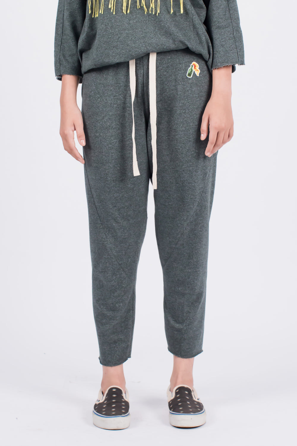 Muzca Eazy Cropped Sweatpants Modest Loose Trousers in Green with Drawstring, Pockets, Small Logo in 100% Cotton