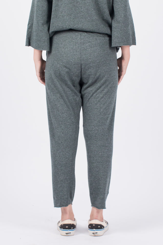 Muzca Eazy Cropped Sweatpants Modest Loose Trousers in Green with Drawstring, Pockets, Small Logo in 100% Cotton