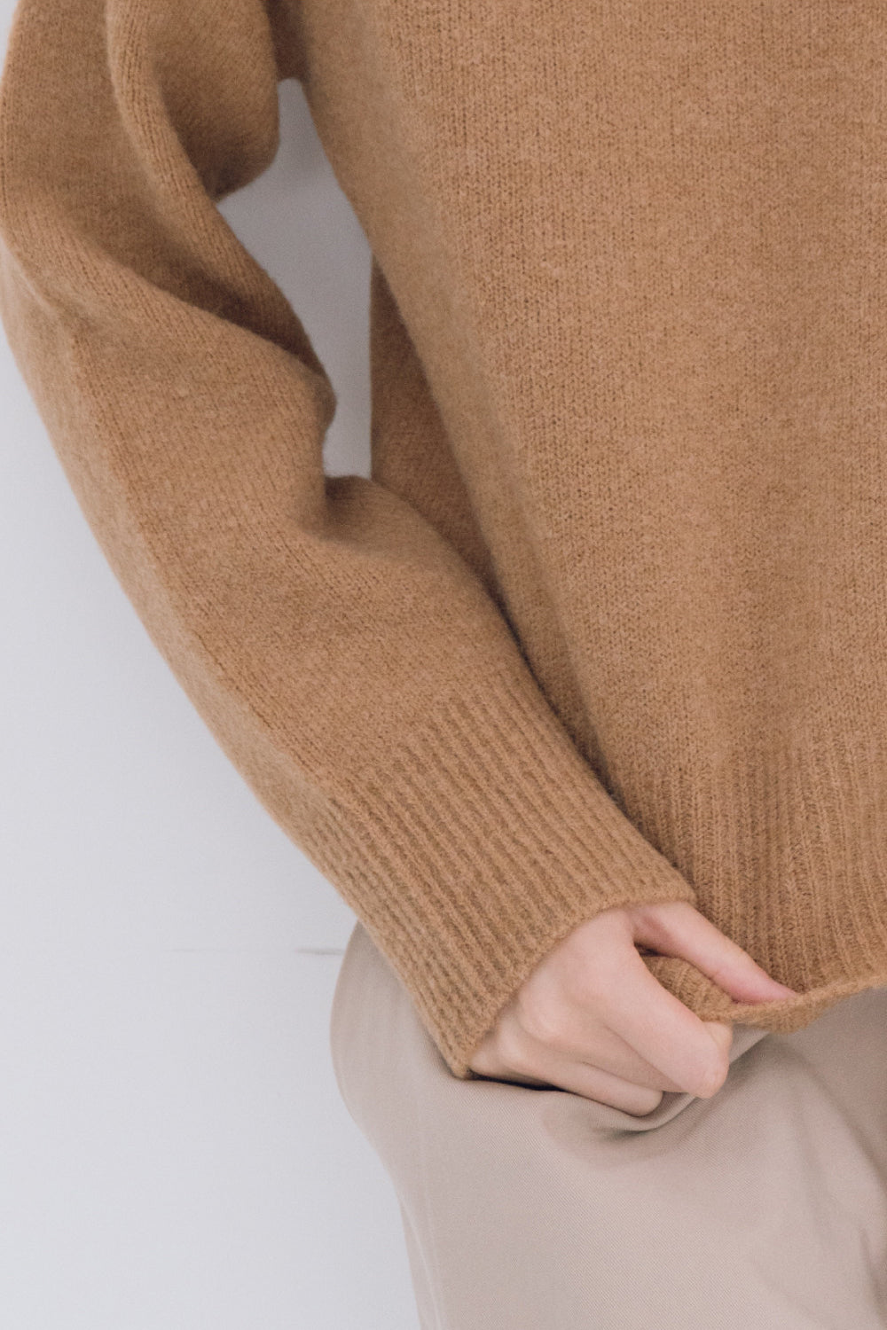 NOTA V Neck Yak Semi Crop Knit Top Mud Modest Long-Sleeve Ladies Loose Beige Sweater in Wool and Yak